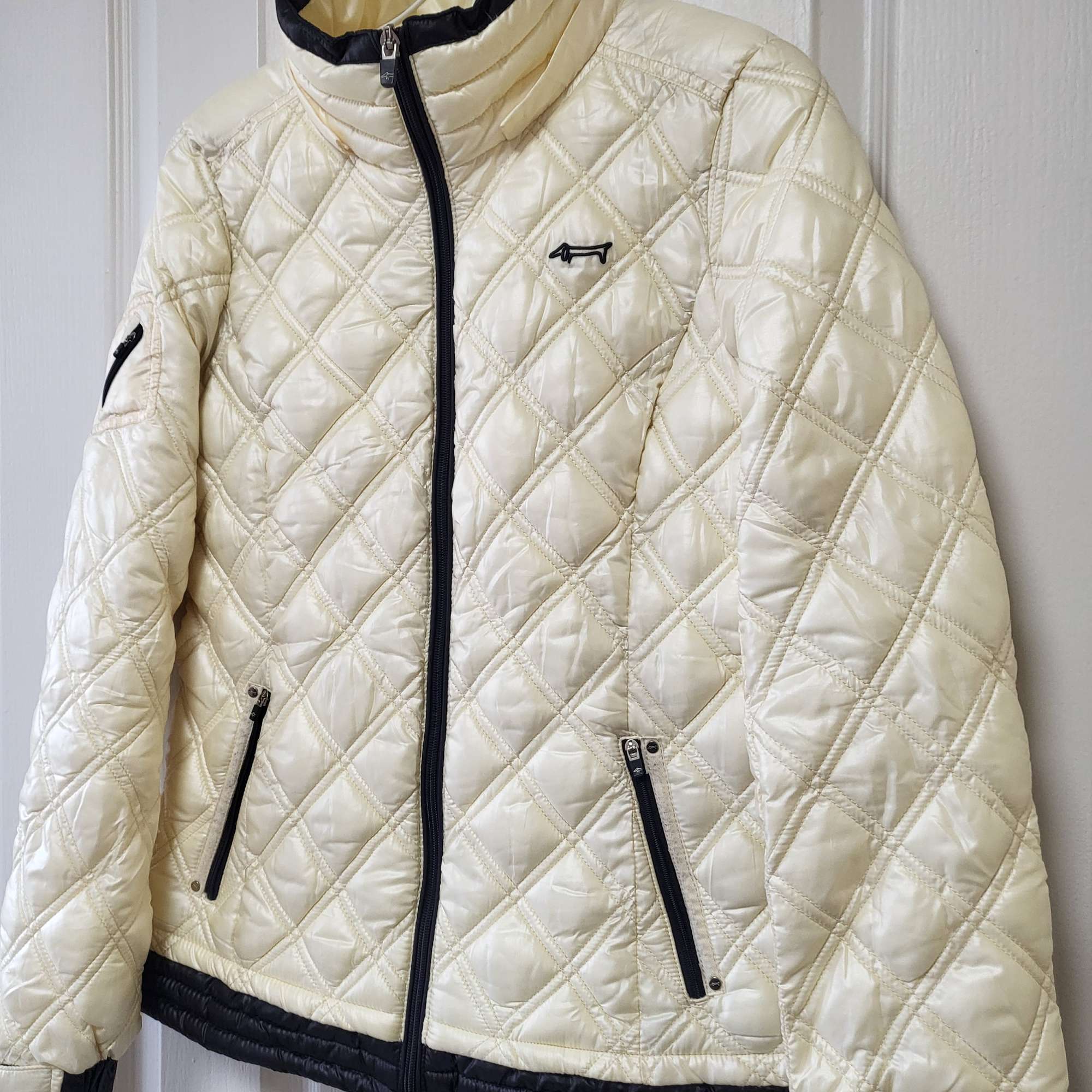 [무료배송] 루이까스텔 여성경량패딩 95M 골프웨어점퍼 | 데얼스 아웃도어 전문 플랫폼