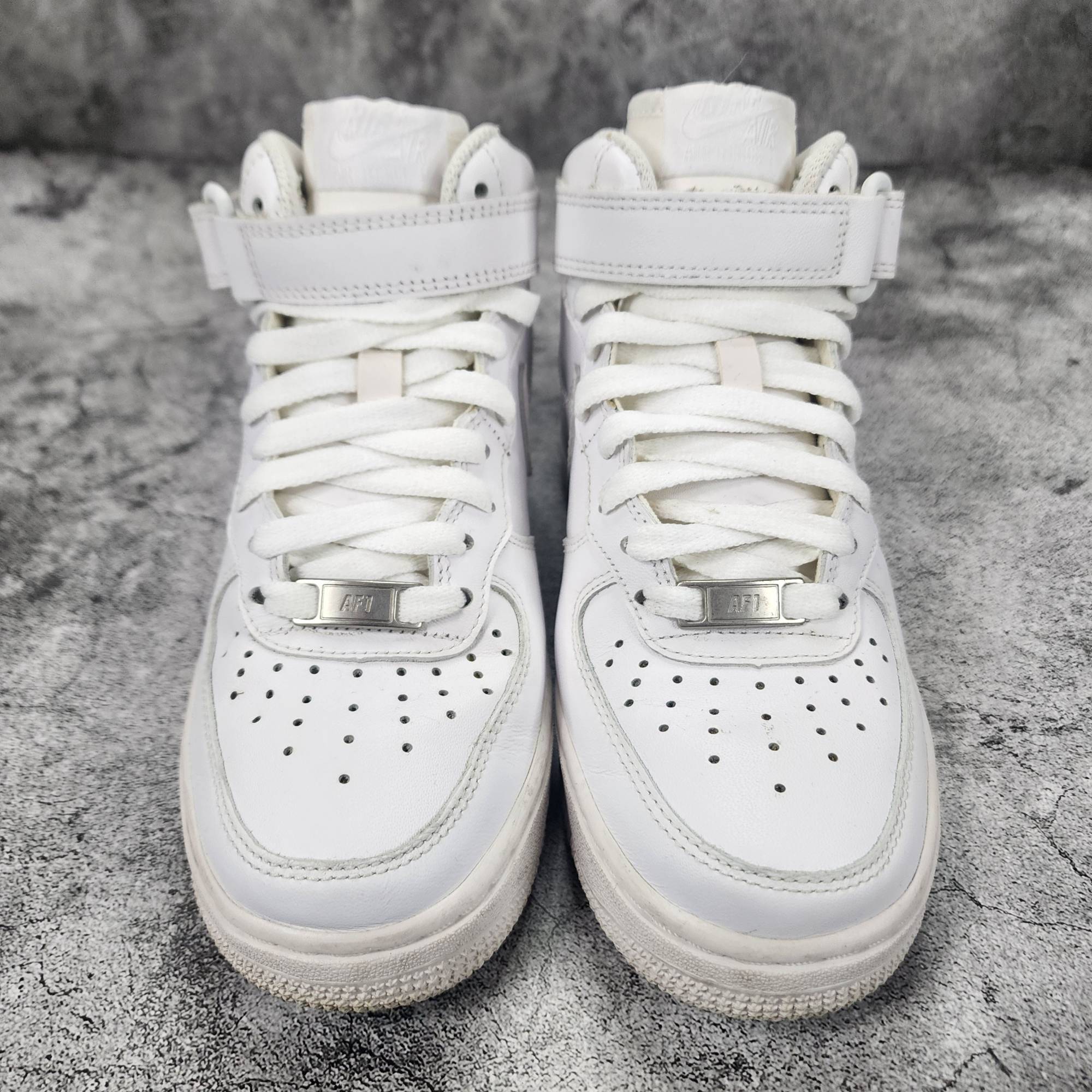 더블식스(정품)나이키 우먼 에어포스1 미드 '07 레더 트리플화이트220 | 데얼스 아웃도어 전문 플랫폼