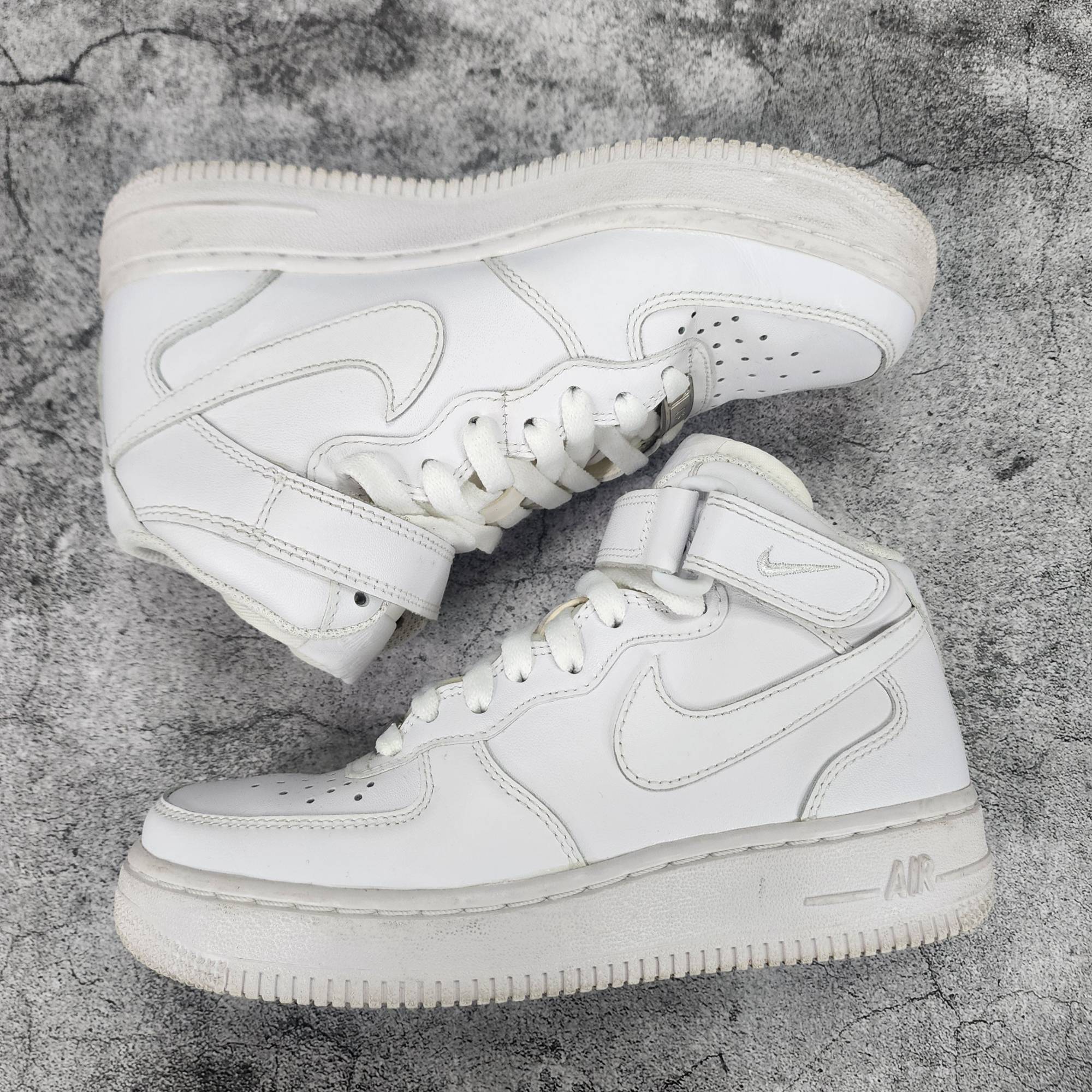 더블식스(정품)나이키 우먼 에어포스1 미드 '07 레더 트리플화이트220 | 데얼스 아웃도어 전문 플랫폼