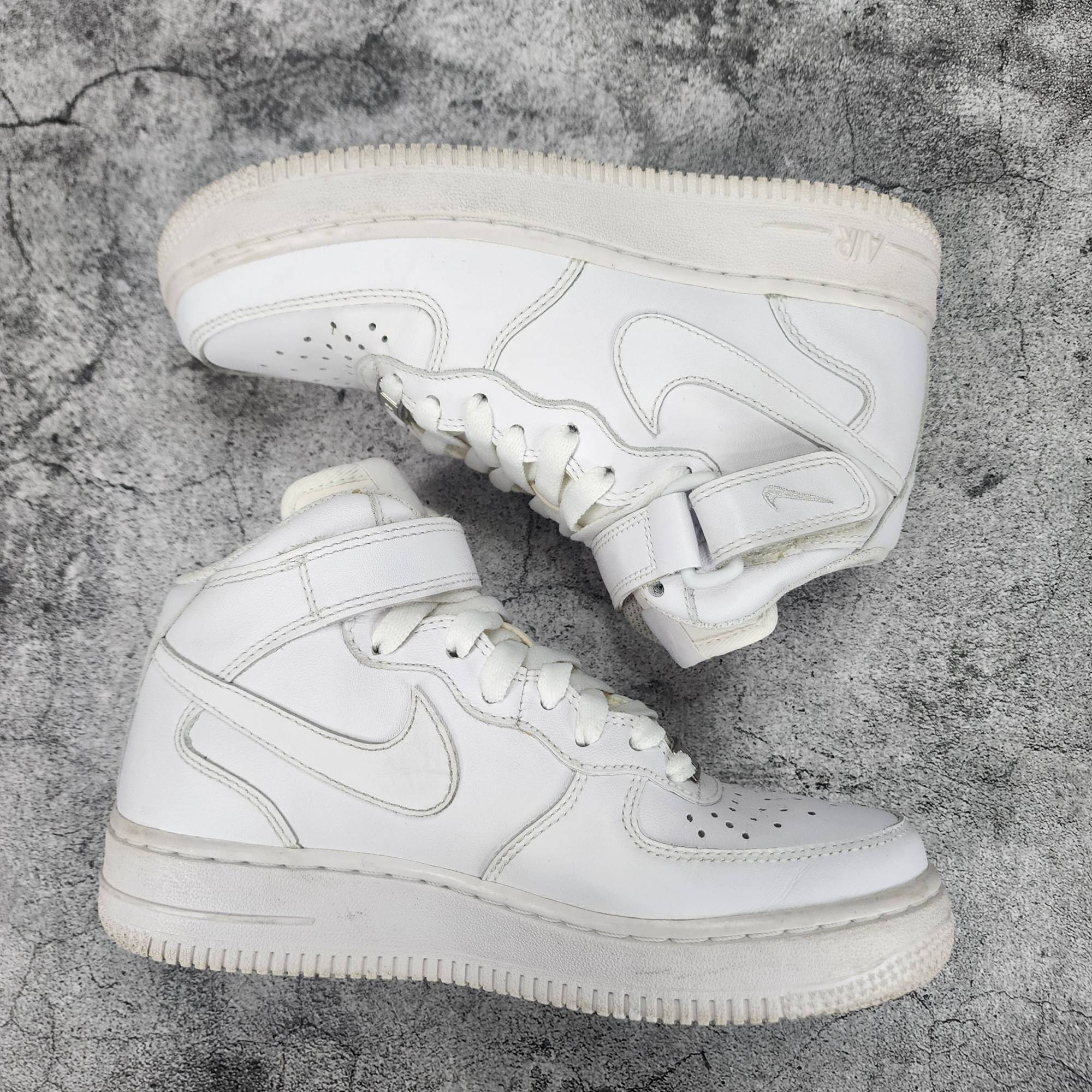 더블식스(정품)나이키 우먼 에어포스1 미드 '07 레더 트리플화이트220 | 데얼스 아웃도어 전문 플랫폼