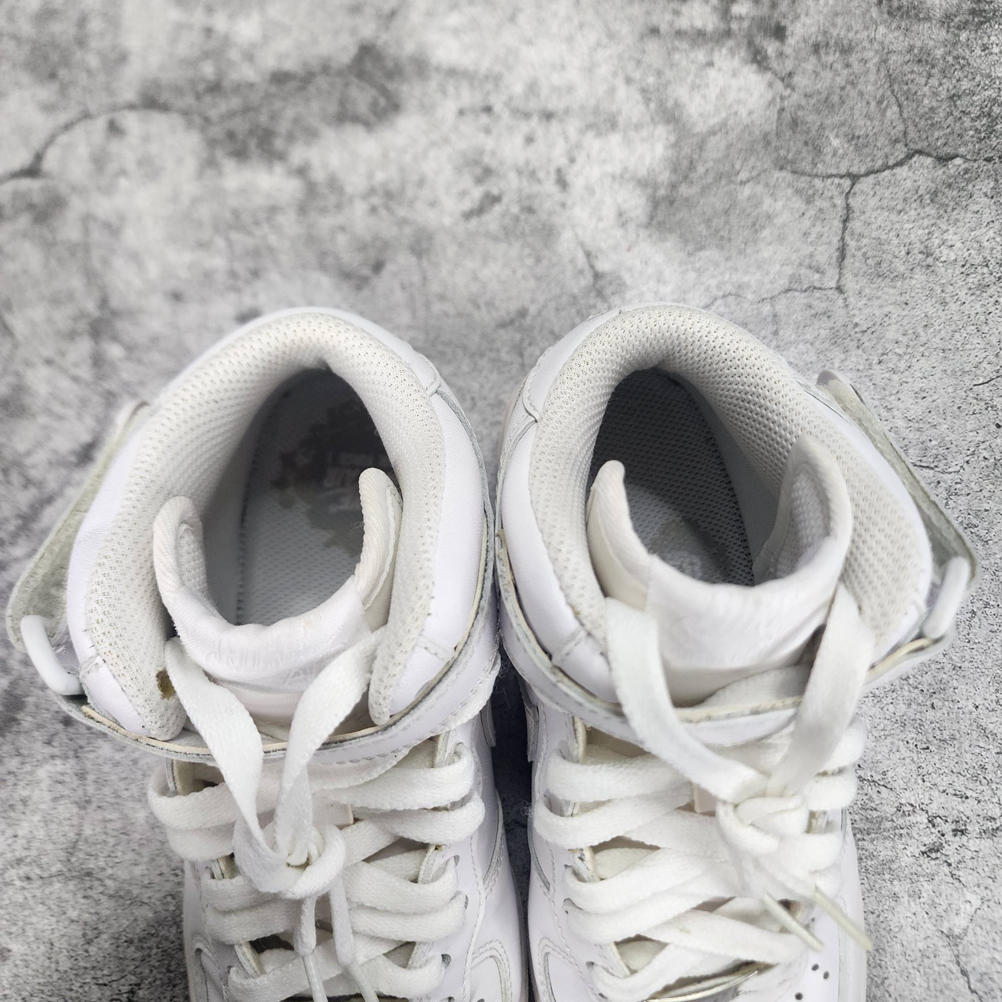 더블식스(정품)나이키 우먼 에어포스1 미드 '07 레더 트리플화이트220 | 데얼스 아웃도어 전문 플랫폼