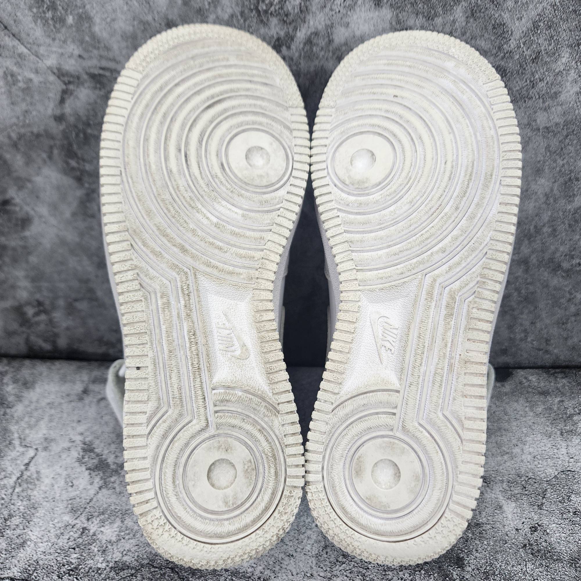 더블식스(정품)나이키 우먼 에어포스1 미드 '07 레더 트리플화이트220 | 데얼스 아웃도어 전문 플랫폼