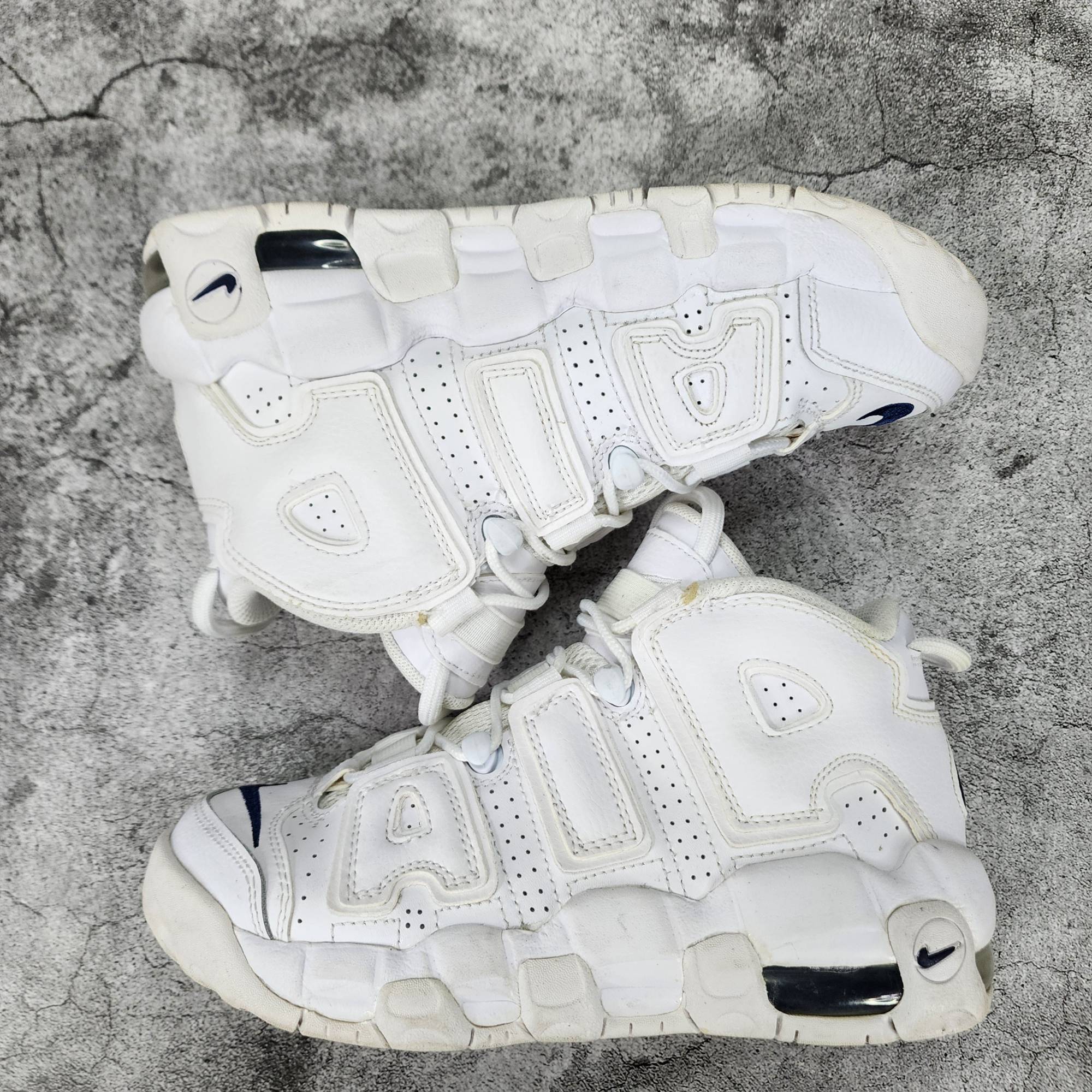 더블식스(정품)나이키 에어모어 업템포 GS 화이트 미드나잇네이비 230 | 데얼스 아웃도어 전문 플랫폼