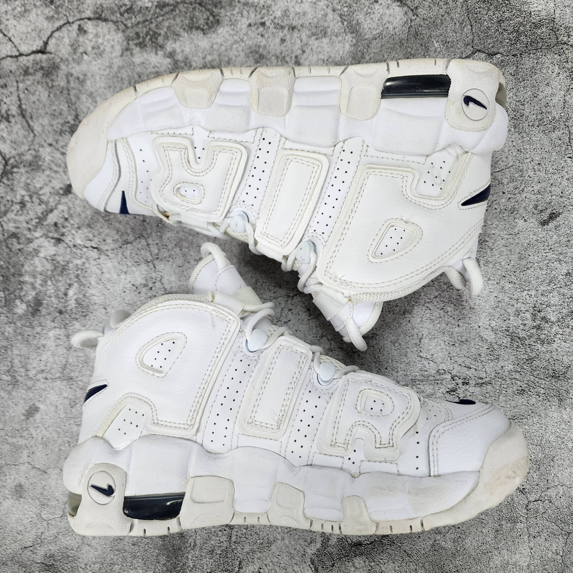 더블식스(정품)나이키 에어모어 업템포 GS 화이트 미드나잇네이비 230 | 데얼스 아웃도어 전문 플랫폼