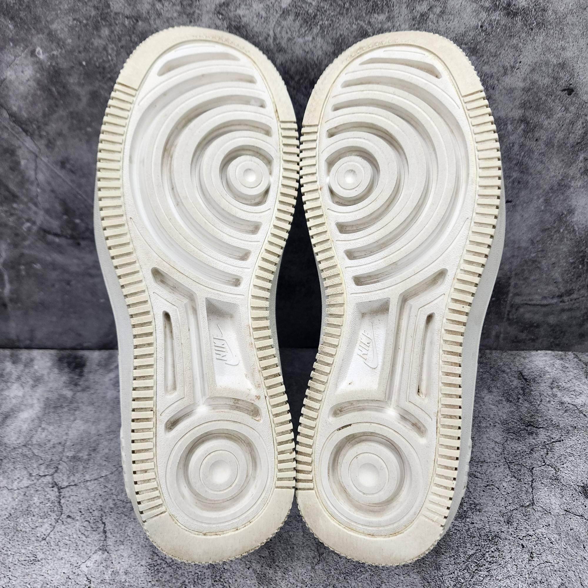 더블식스(정품)나이키 우먼 에어포스1 플랫폼 화이트 메탈릭 실버 245 | 데얼스 아웃도어 전문 플랫폼