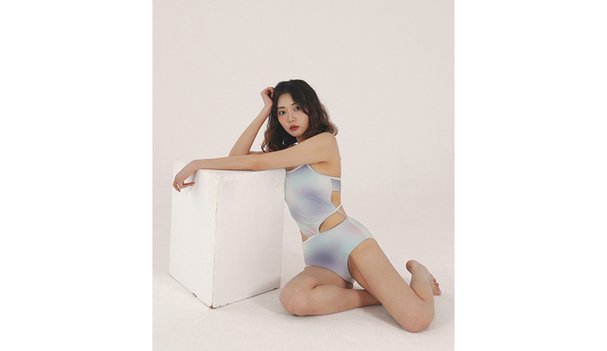 [판매완료] 르제 제시 컷아웃 모노키니 | 페인트 글로우