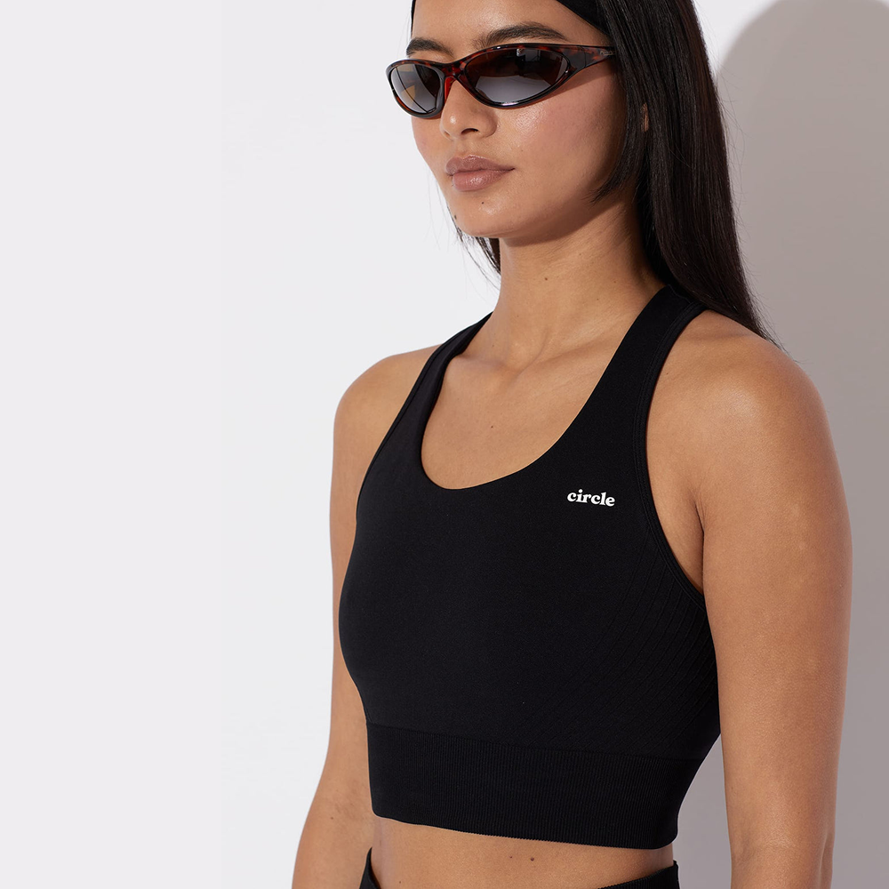 써클 에센셜 킵 더 플로우 심리스 스포츠브라 오닉스 블랙 여성 | 데얼스 아웃도어 전문 플랫폼