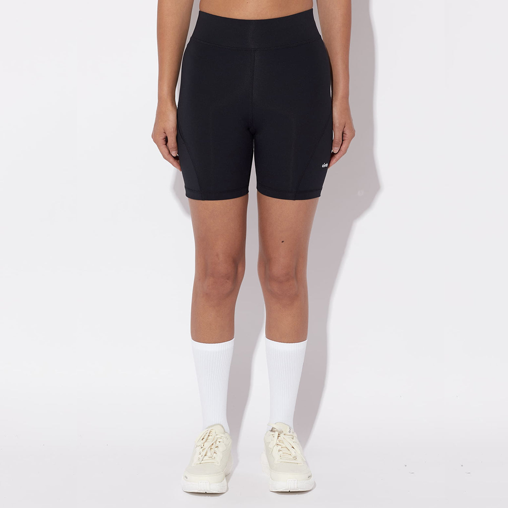 써클 에센셜 겟 쇼티 러닝 쇼츠 오닉스 블랙 여성 | 데얼스 아웃도어 전문 플랫폼