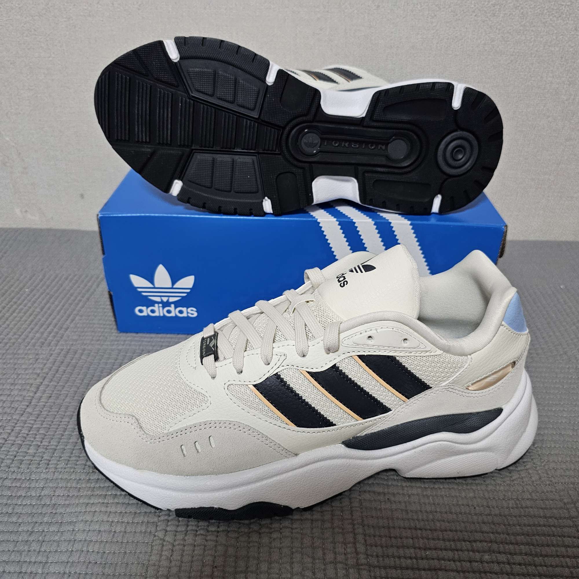 아디다스 레트로피 F90  | 데얼스 아웃도어 전문 플랫폼