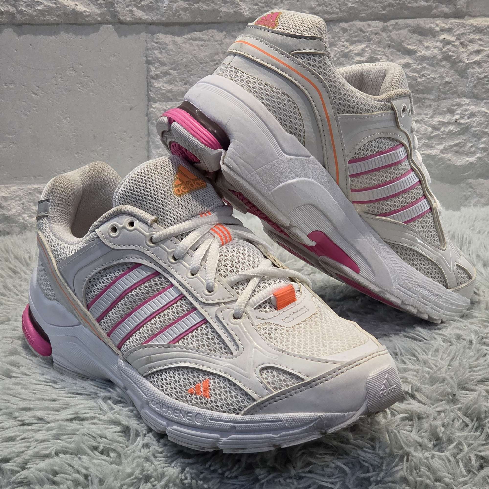 6q-27:아디다스 쿠션 러닝화 화이트·핑크 (240) | 데얼스 아웃도어 전문 플랫폼