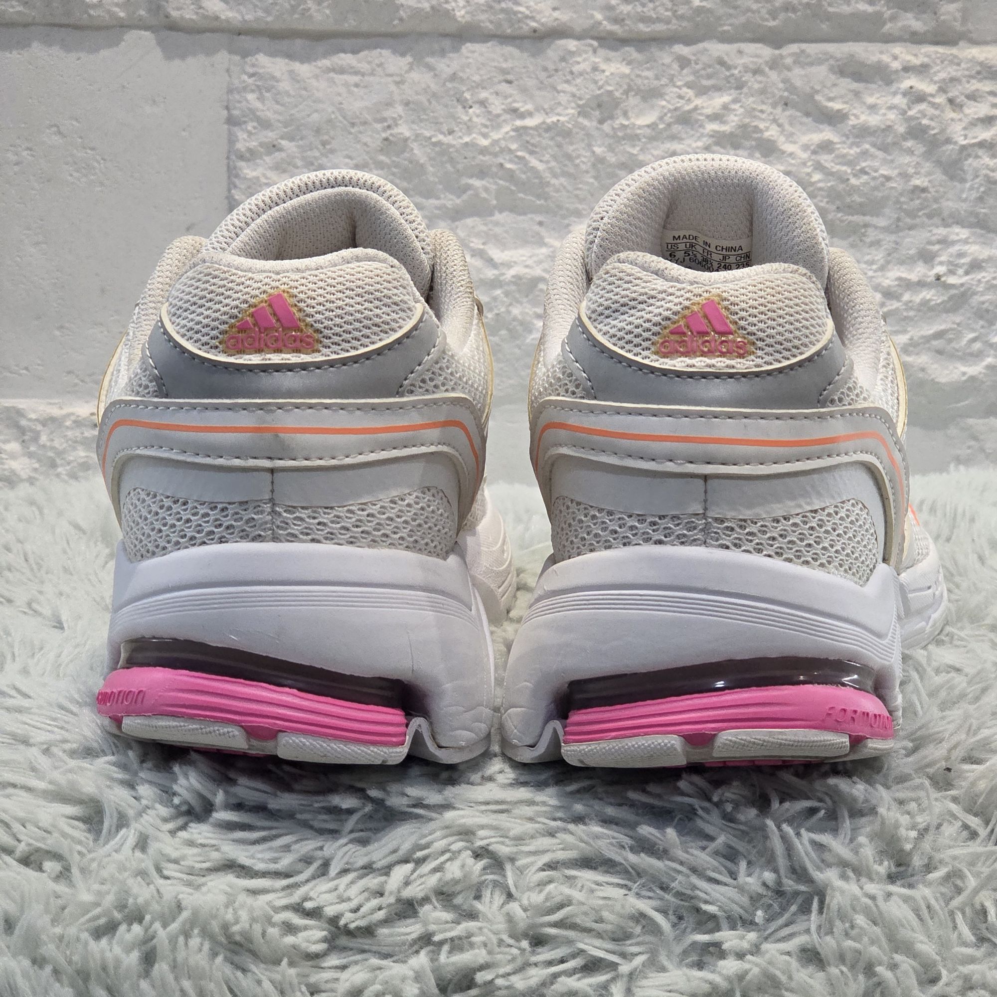 6q-27:아디다스 쿠션 러닝화 화이트·핑크 (240) | 데얼스 아웃도어 전문 플랫폼