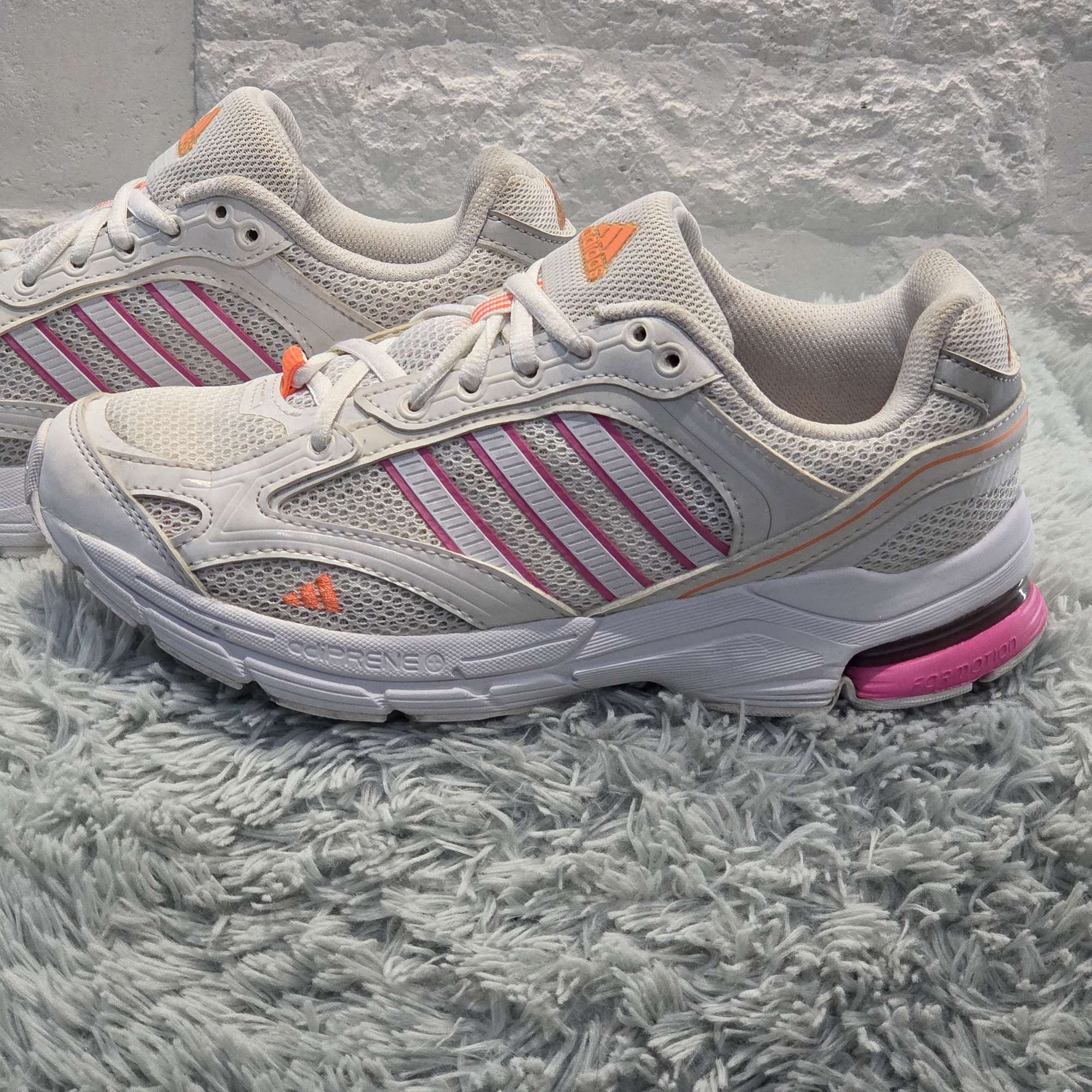 6q-27:아디다스 쿠션 러닝화 화이트·핑크 (240) | 데얼스 아웃도어 전문 플랫폼