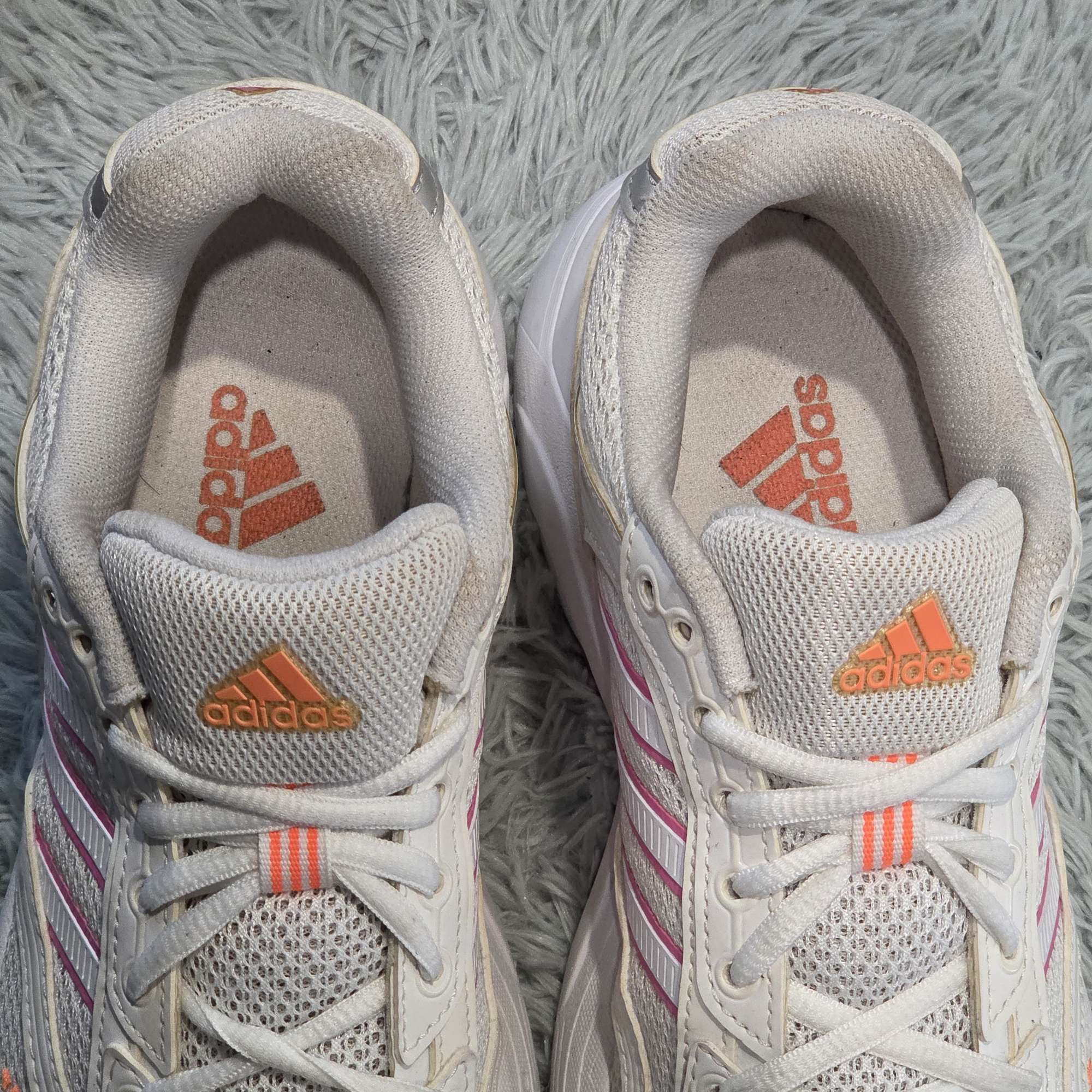 6q-27:아디다스 쿠션 러닝화 화이트·핑크 (240) | 데얼스 아웃도어 전문 플랫폼