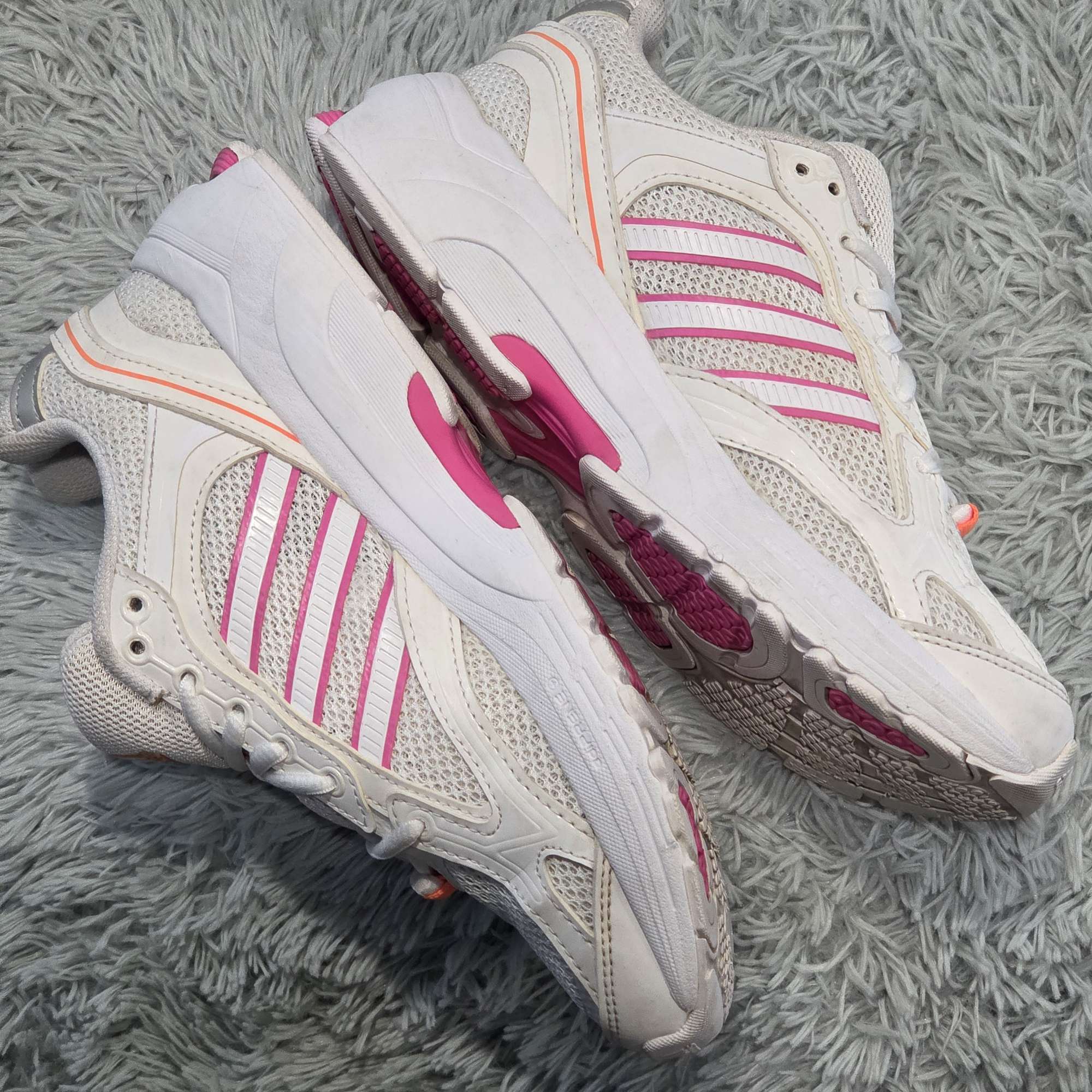 6q-27:아디다스 쿠션 러닝화 화이트·핑크 (240) | 데얼스 아웃도어 전문 플랫폼