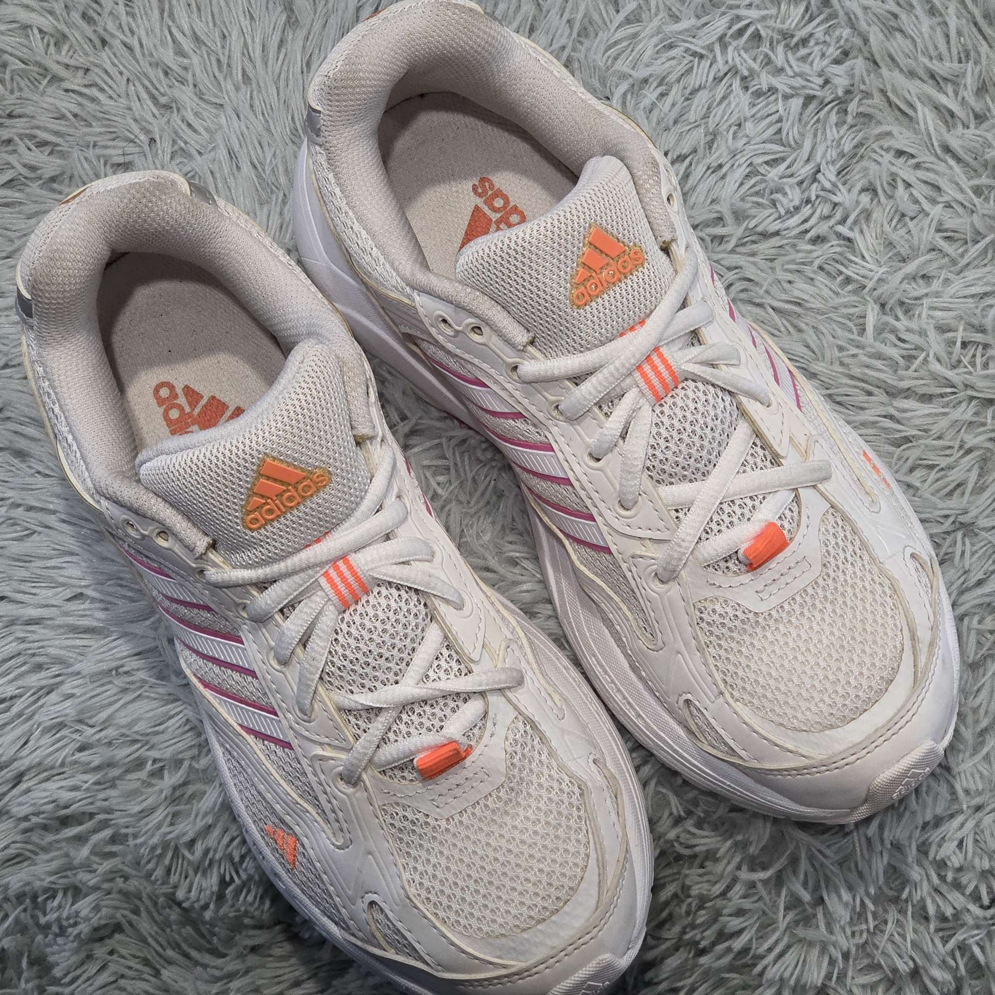 6q-27:아디다스 쿠션 러닝화 화이트·핑크 (240) | 데얼스 아웃도어 전문 플랫폼