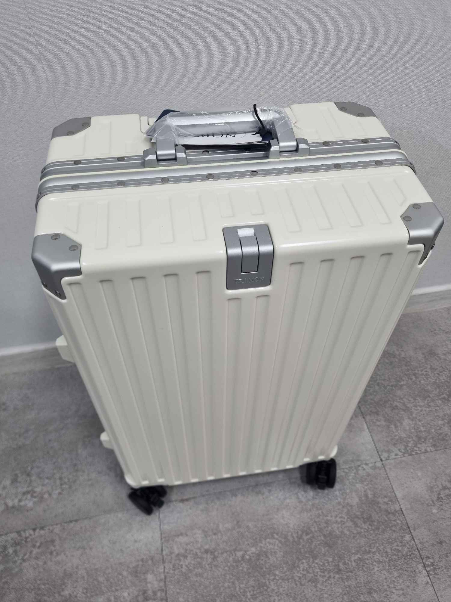 28인치,24인치 캐리어 팝니다. (가격인하) | 데얼스 아웃도어 전문 플랫폼