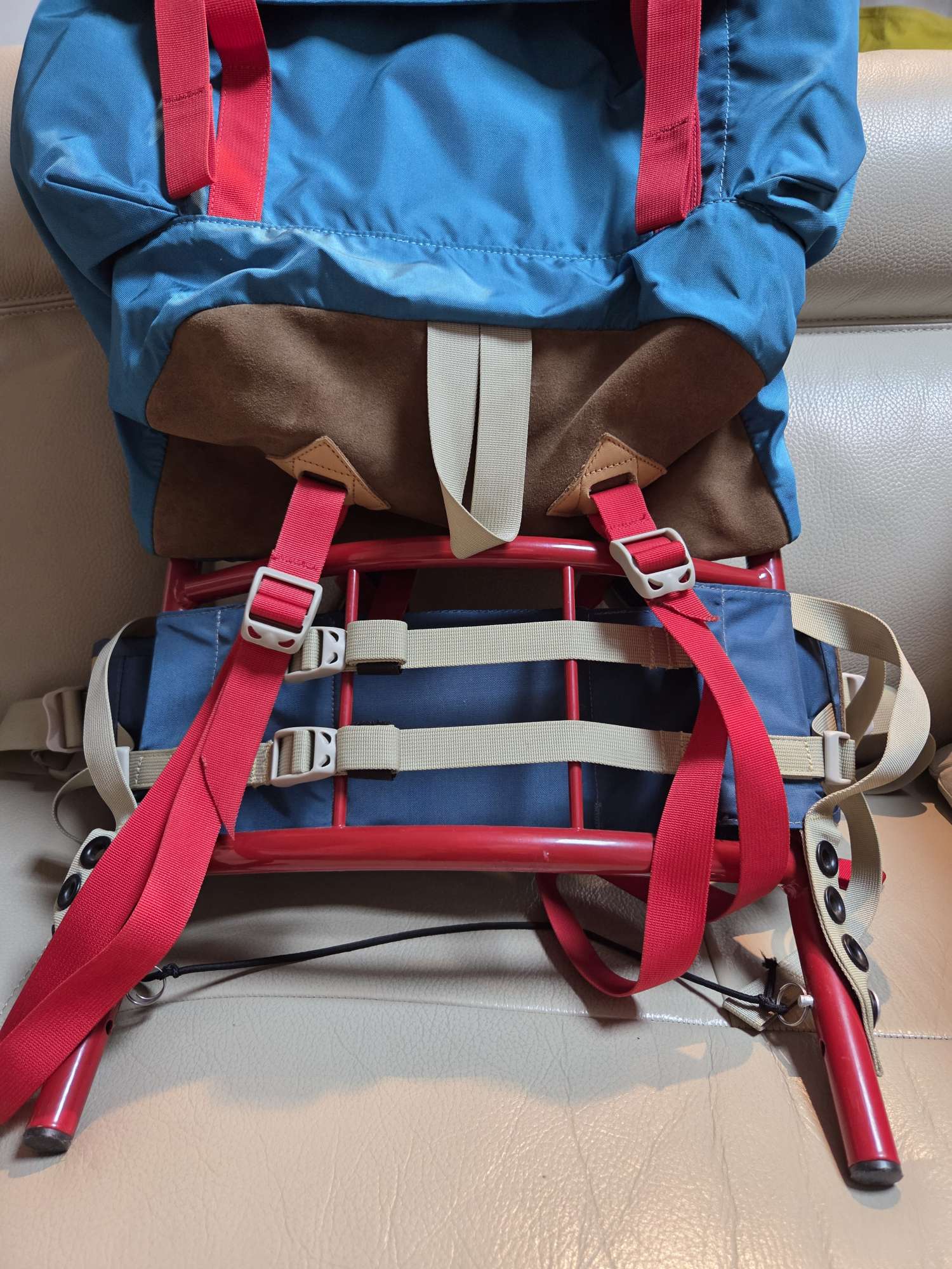 얼라이트 해처 프레임 백팩 | 데얼스 아웃도어 전문 플랫폼