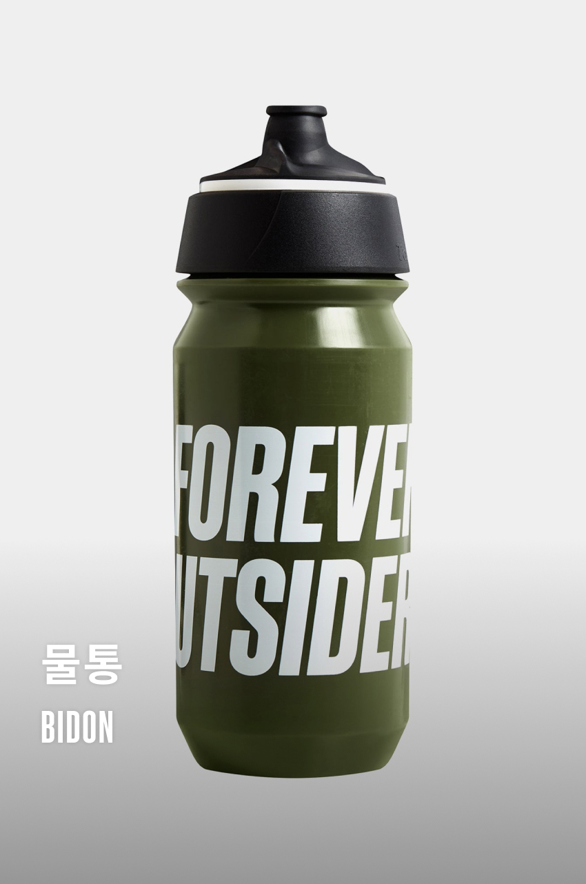 Forever Outsiders Bidon U K 1.jpg