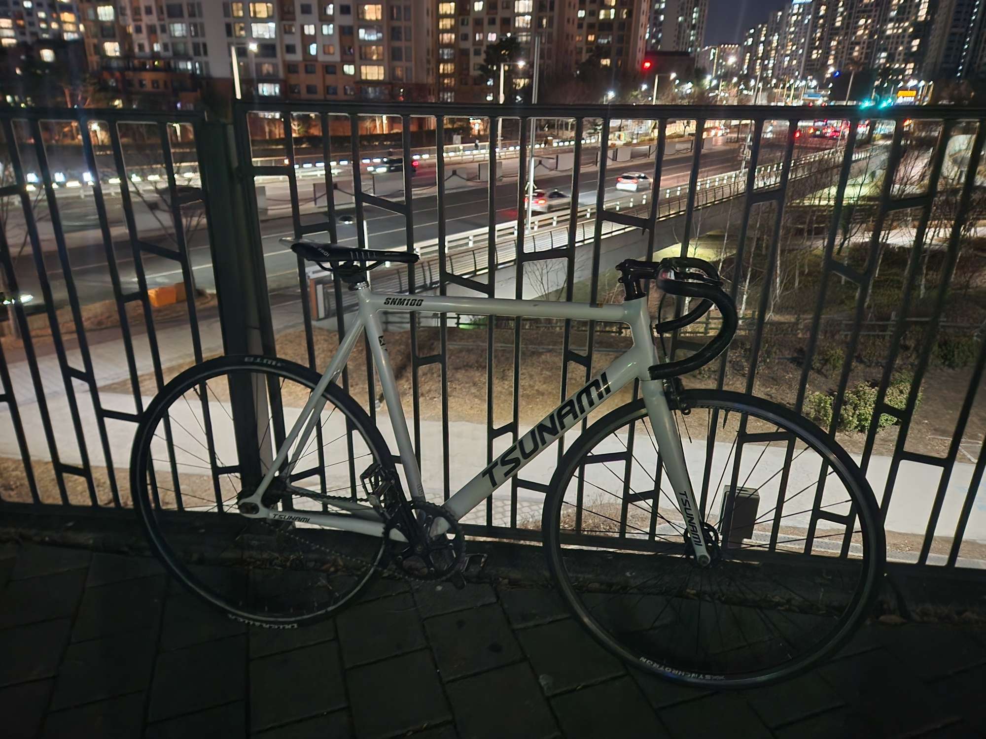 쓰나미 하얀색 판매/대차(가격 많이내림 내고 가능) | 데얼스 아웃도어 전문 플랫폼