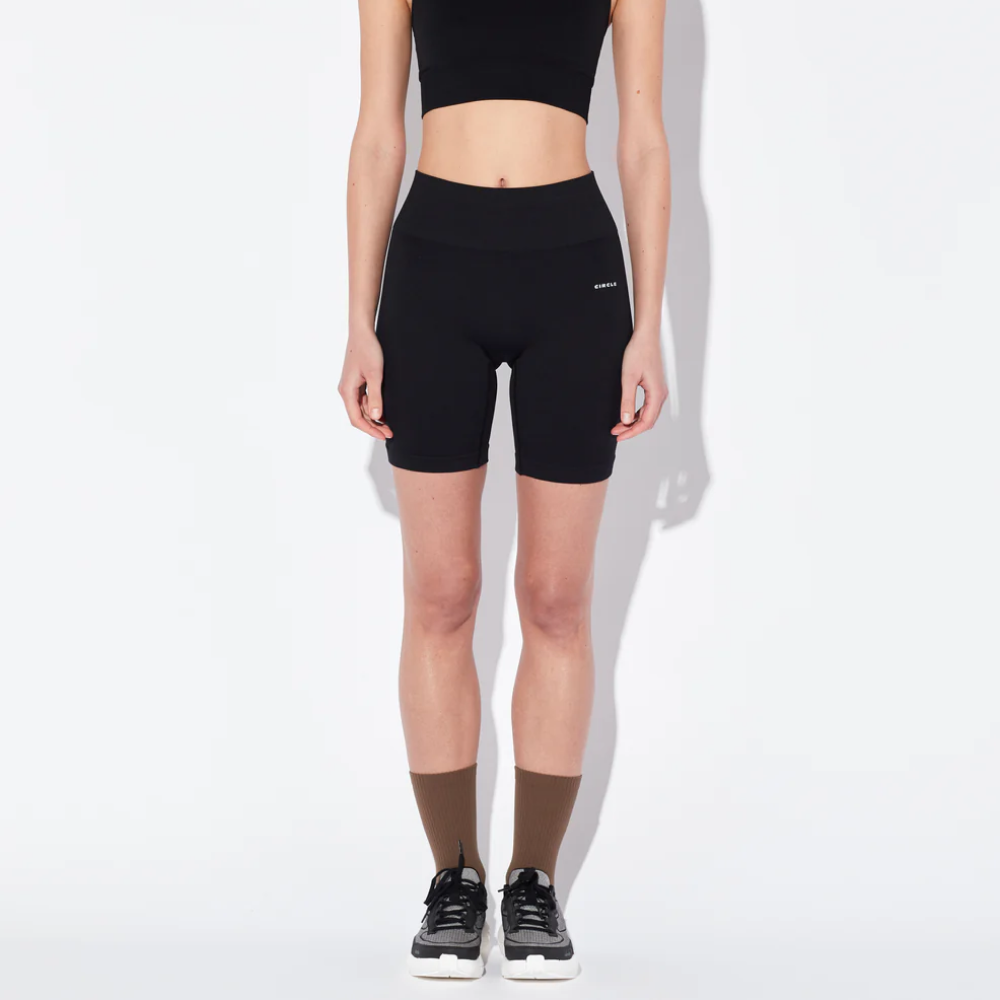 써클 에센셜 킵 더 플로우 쇼츠 2.0 오닉스 블랙 여성 | 데얼스 아웃도어 전문 플랫폼