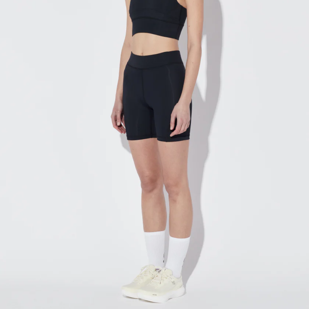 써클 에센셜 겟 쇼티 러닝 쇼츠 2.0 오닉스 블랙 여성 | 데얼스 아웃도어 전문 플랫폼