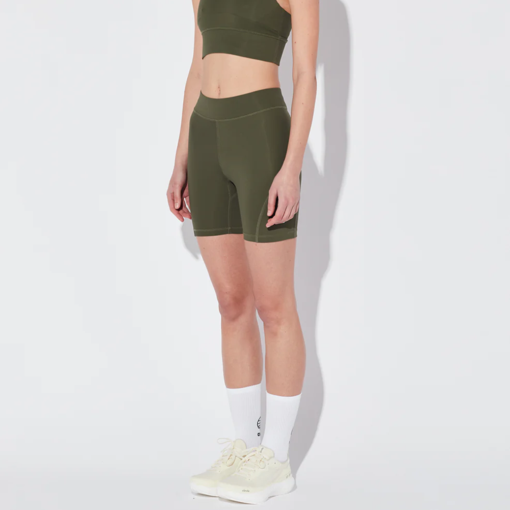 써클 에센셜 겟 쇼티 러닝 쇼츠 2.0 모스 그린 여성 | 데얼스 아웃도어 전문 플랫폼