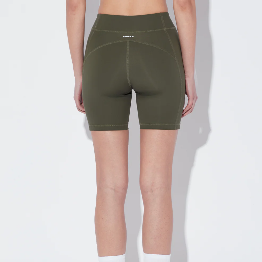 써클 에센셜 겟 쇼티 러닝 쇼츠 2.0 모스 그린 여성 | 데얼스 아웃도어 전문 플랫폼