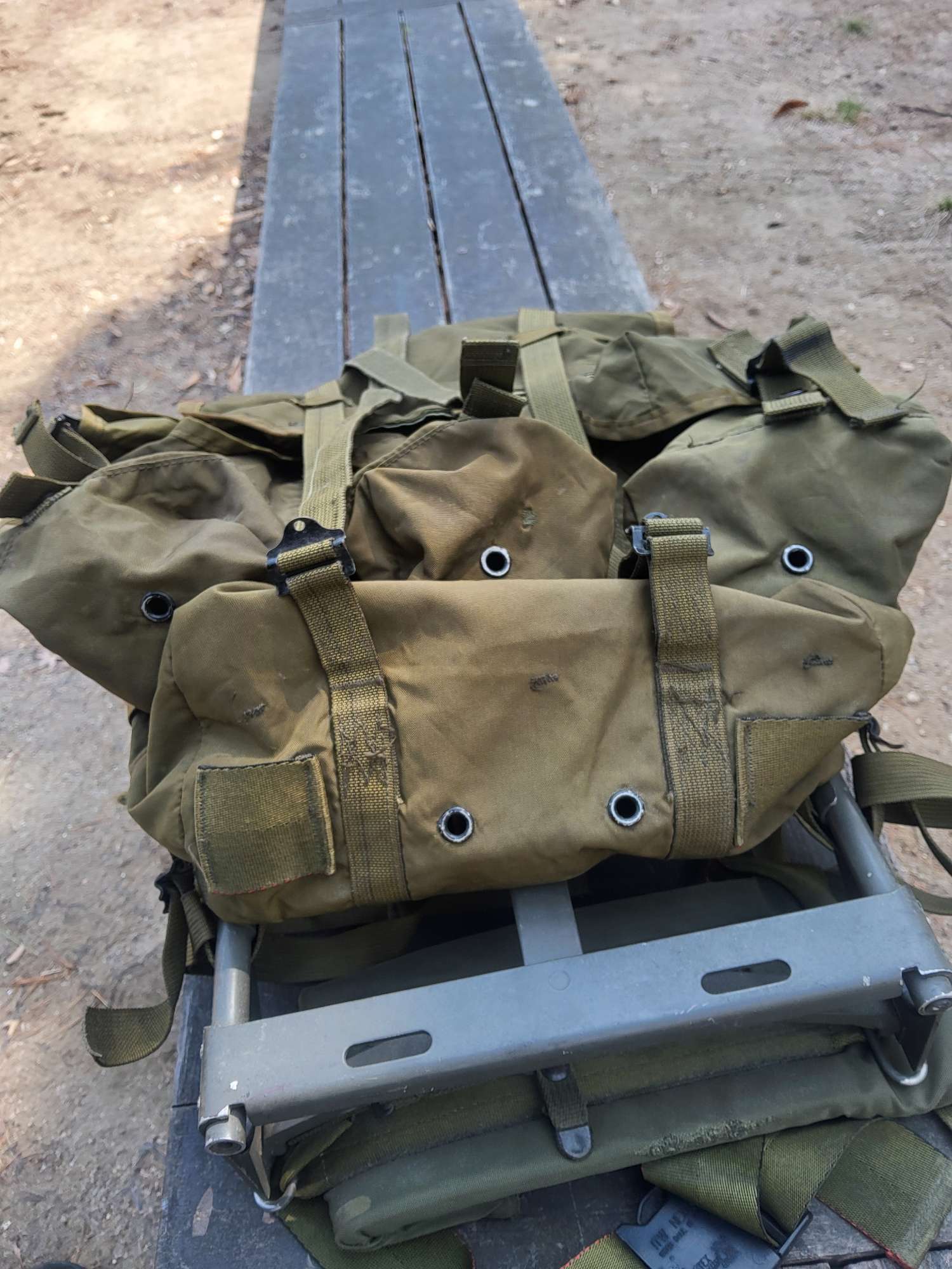 미군정품 미디움사이즈 엘리스팩  | 데얼스 아웃도어 전문 플랫폼