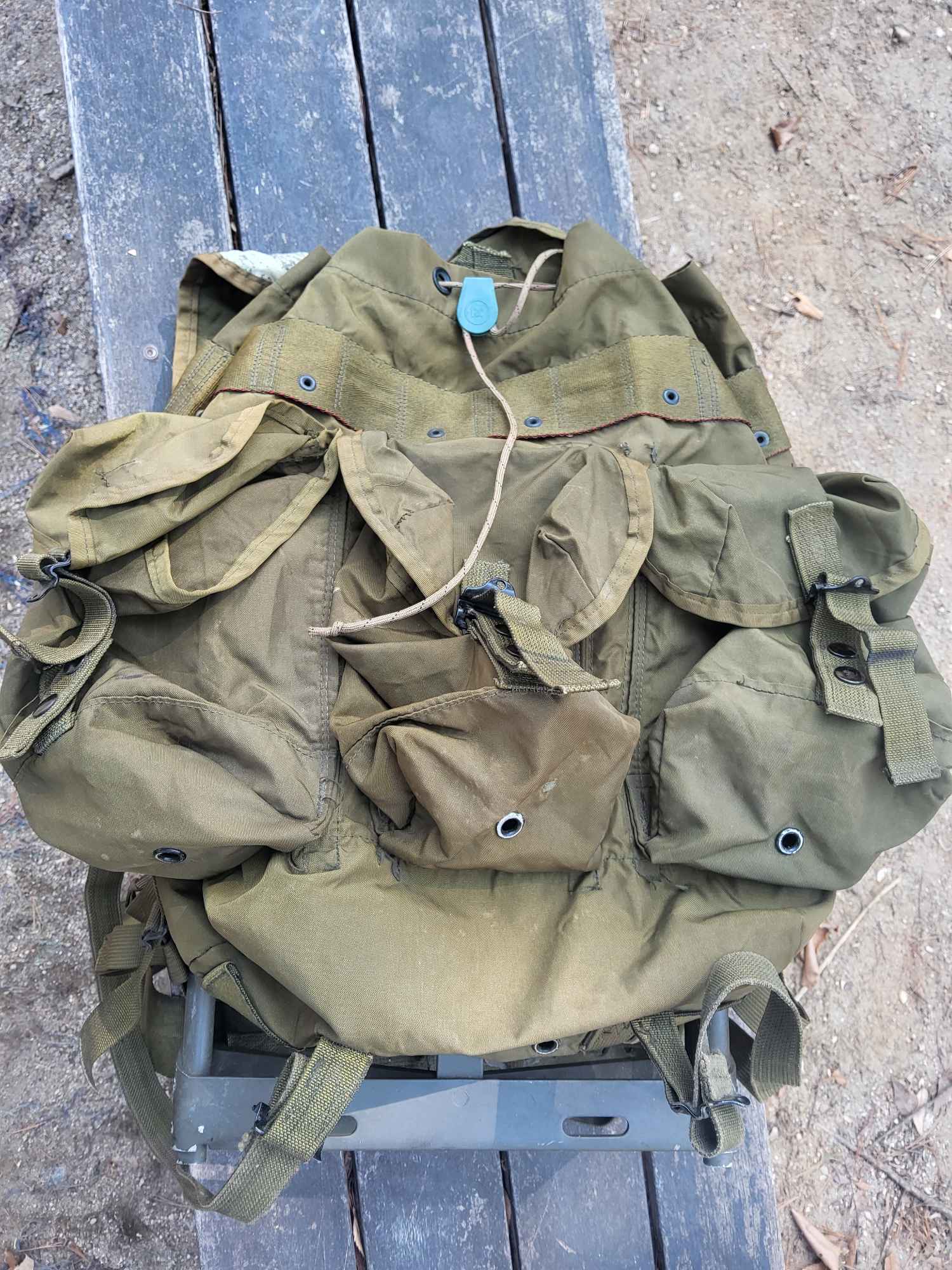 미군정품 미디움사이즈 엘리스팩  | 데얼스 아웃도어 전문 플랫폼