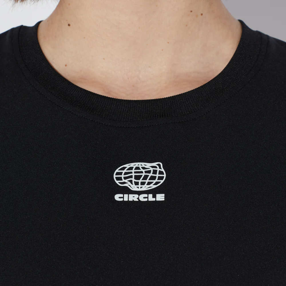 써클 에센셜 스무스 오퍼레이터 크롭탑 2.0 오닉스 블랙 여성 | 데얼스 아웃도어 전문 플랫폼