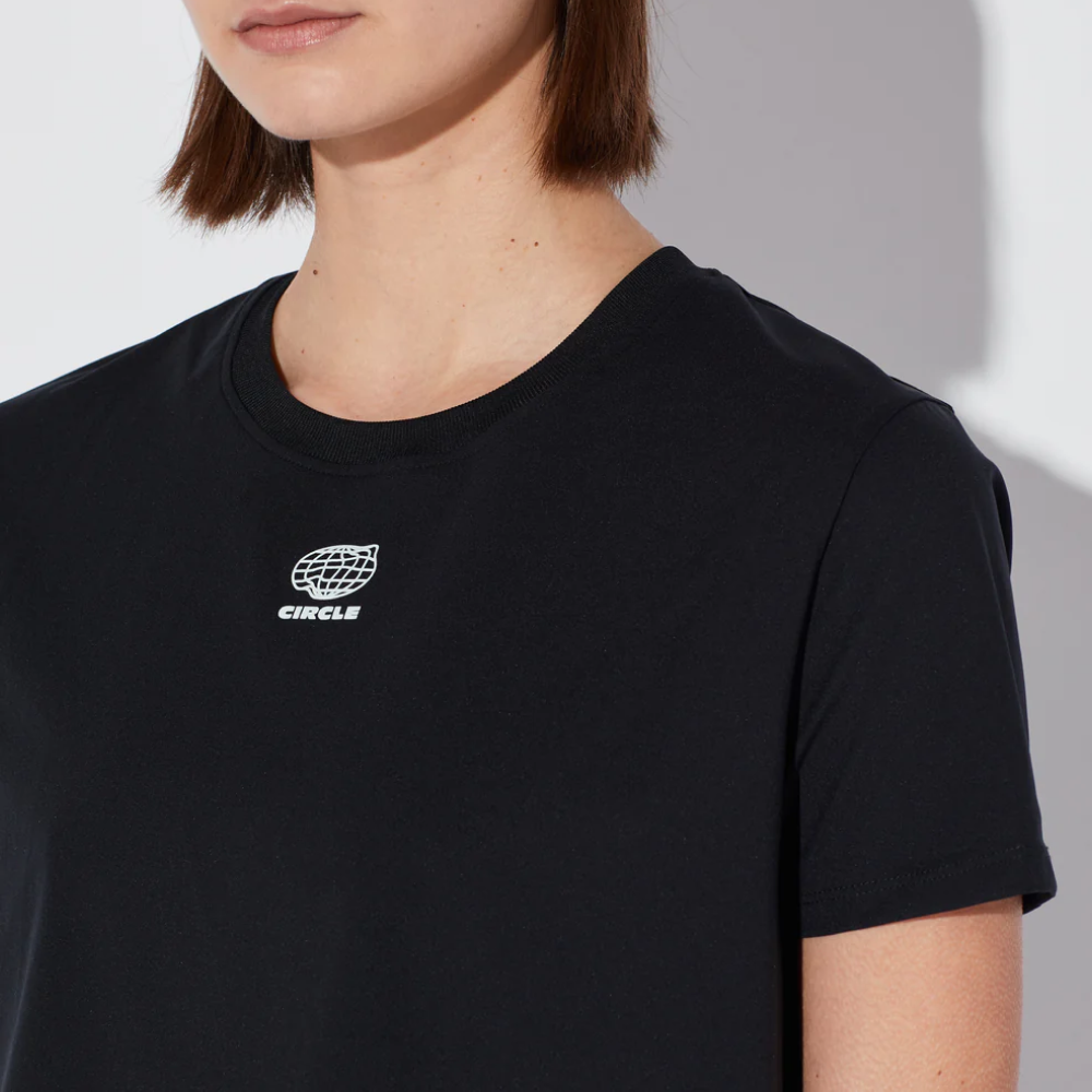 써클 에센셜 스무스 오퍼레이터 크롭탑 2.0 오닉스 블랙 여성 | 데얼스 아웃도어 전문 플랫폼