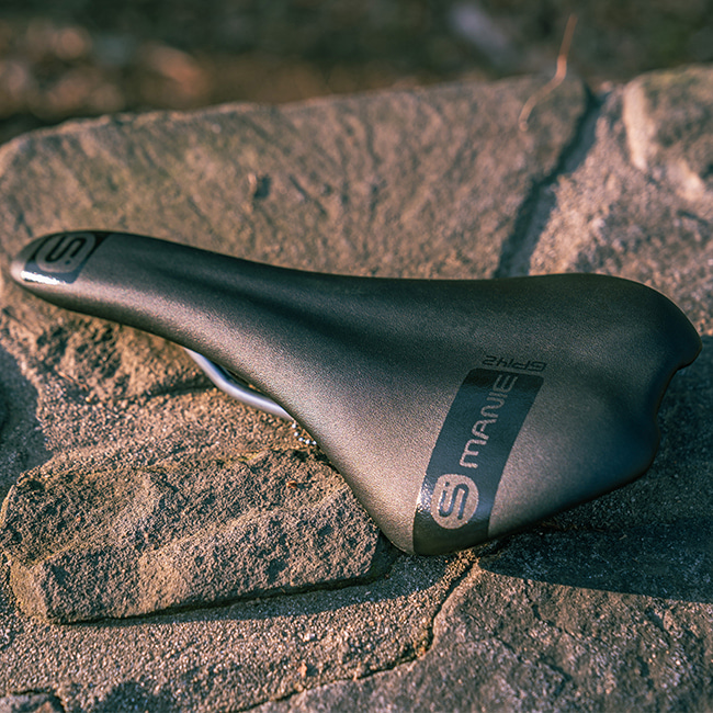 스매니 GP 안장 | 데얼스 아웃도어 전문 플랫폼