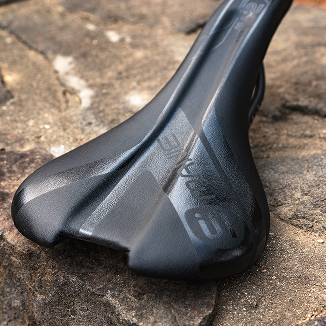 스매니 GT PRO 카본레일 안장 | 데얼스 아웃도어 전문 플랫폼