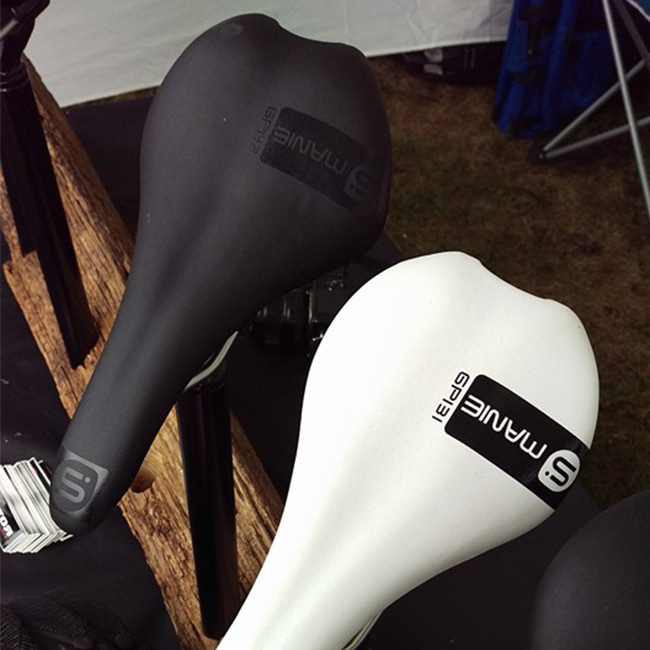 스매니 GP 안장 | 데얼스 아웃도어 전문 플랫폼