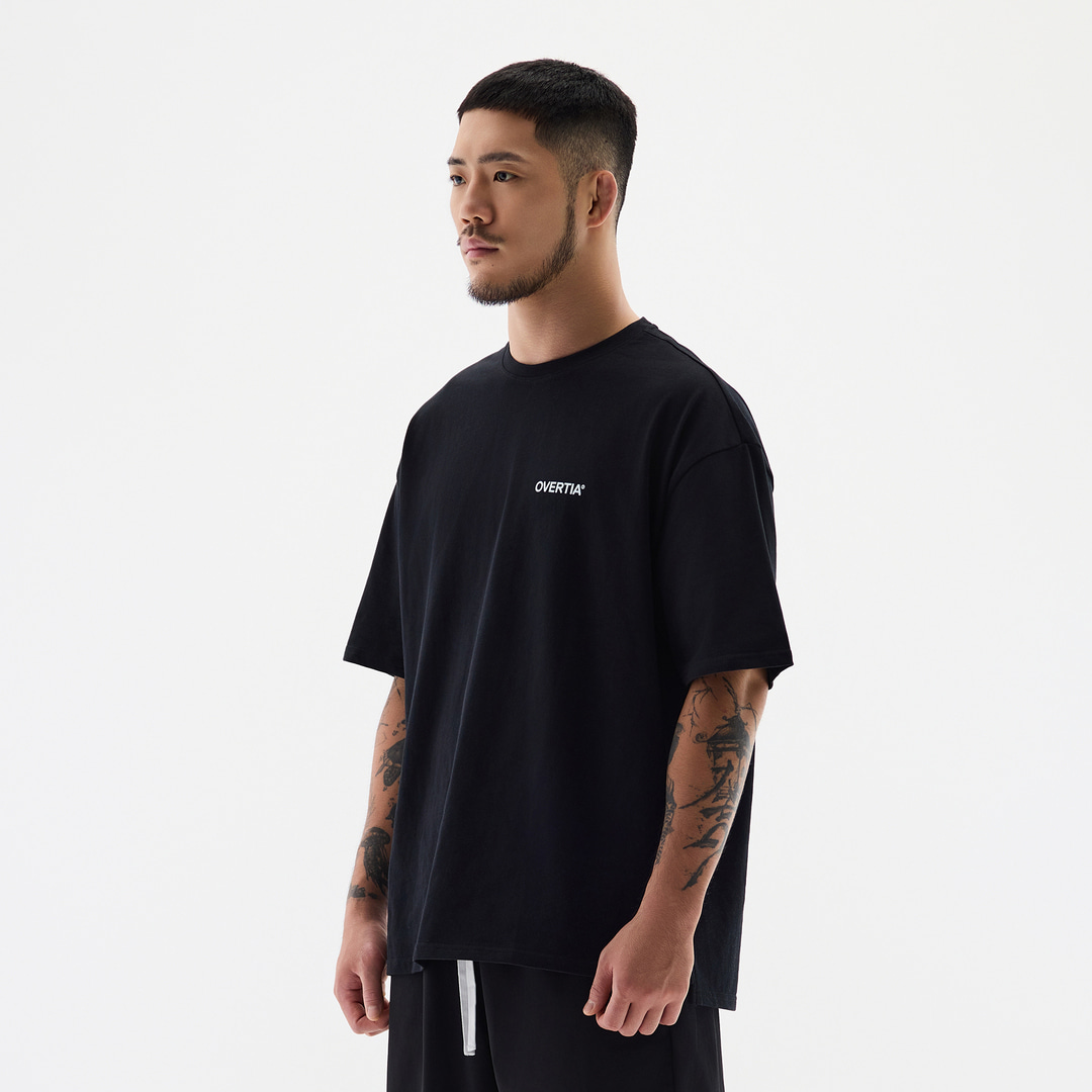 오버셔 라이프 시그니처 반팔티 블랙 | 데얼스 아웃도어 전문 플랫폼