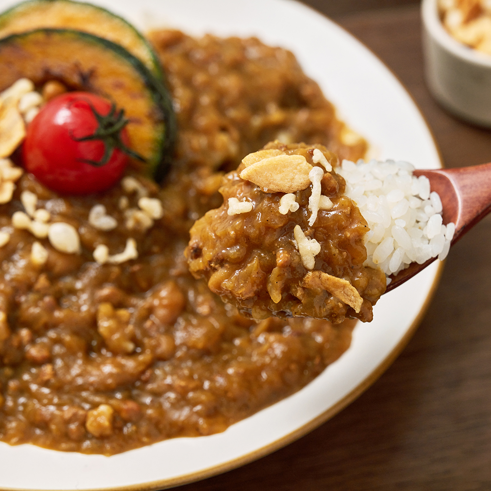 [맛보기] 물 없이 양파 볶아 만든 키마카레 200g X 2팩 | 데얼스 아웃도어 전문 플랫폼